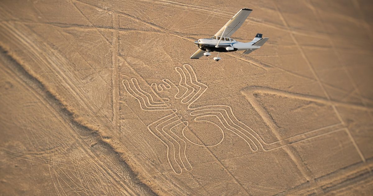 Nazca-Linien: Tagestour ab Lima Geoglyphe der Nazca-Linien aus der Luft bei einer Tagestour ab Lima