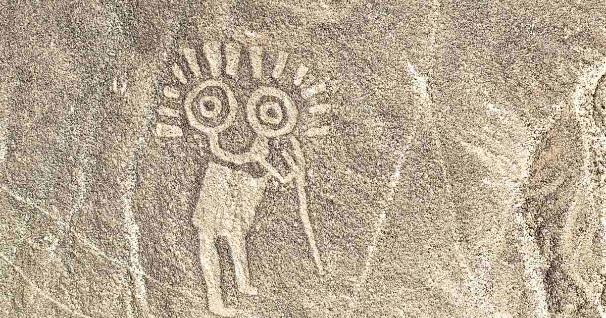 Privatflug über die Nazca-Linien Geoglyphe von Palpa an einem Berghang der Wüste