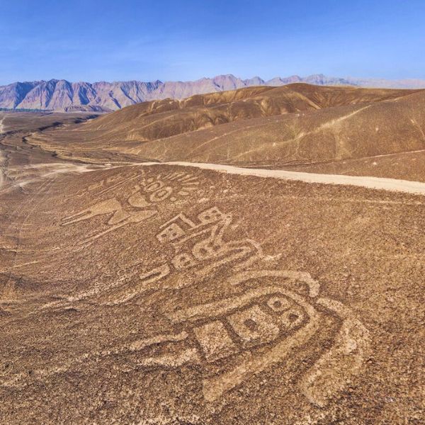 Menschengestaltige Geoglyphen, älter als die Nazca-Linien Geoglyphen von Palpa von oben