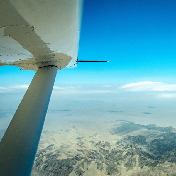 Luftexpedition über Nazca und Palpa Blick aus dem Flugzeugfenster während des Flugs